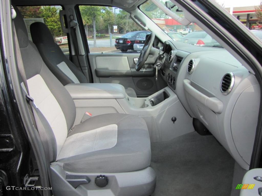 Medium Flint Gray Interior 2004 Ford Expedition XLT Photo #38899070