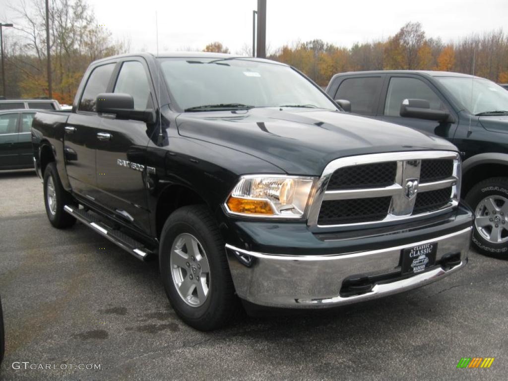 2011 Ram 1500 SLT Crew Cab 4x4 - Hunter Green Pearl / Dark Slate Gray/Medium Graystone photo #3