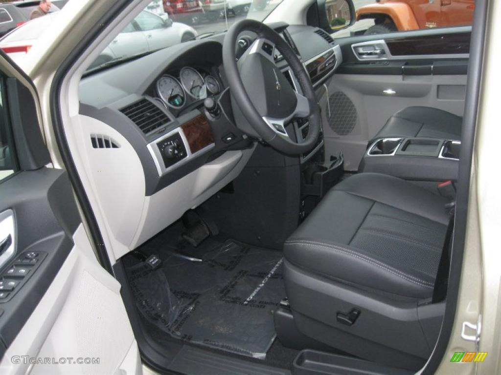 Dark Slate Gray/Light Shale Interior 2010 Chrysler Town & Country Touring Photo #38899578