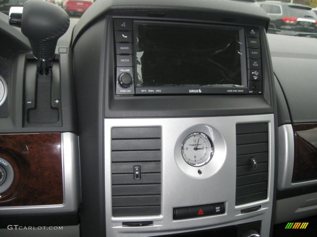 2010 Chrysler Town & Country Touring Controls Photo #38899646