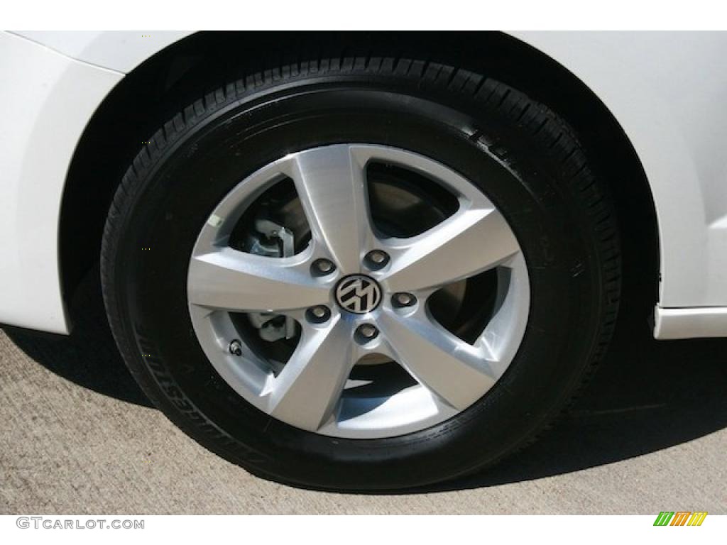 2010 Volkswagen Routan SEL Wheel Photo #38903070