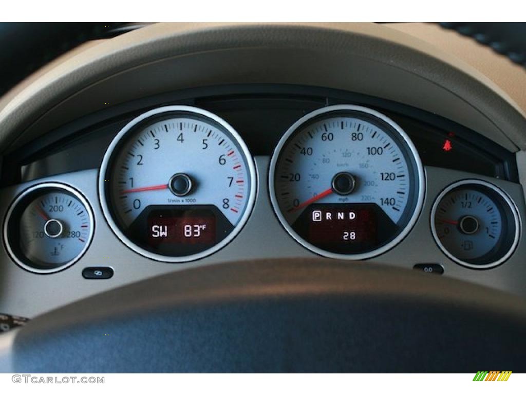 2010 Volkswagen Routan SEL Gauges Photo #38903242