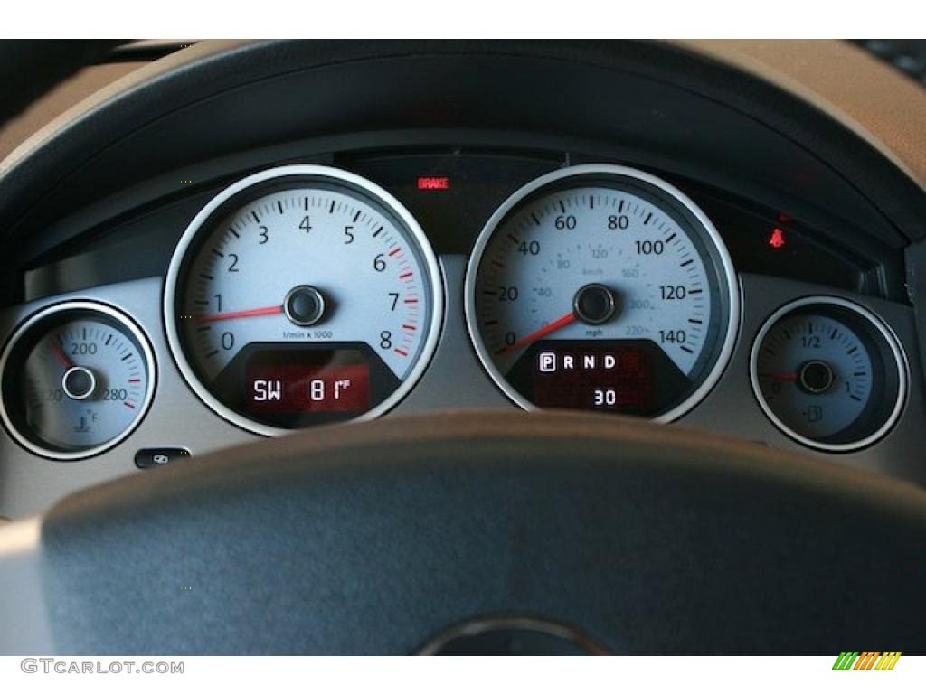 2010 Volkswagen Routan SEL Gauges Photo #38903642