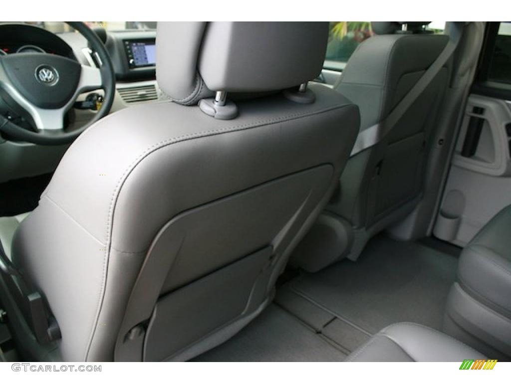 Aero Gray Interior 2010 Volkswagen Routan SEL Photo #38903902