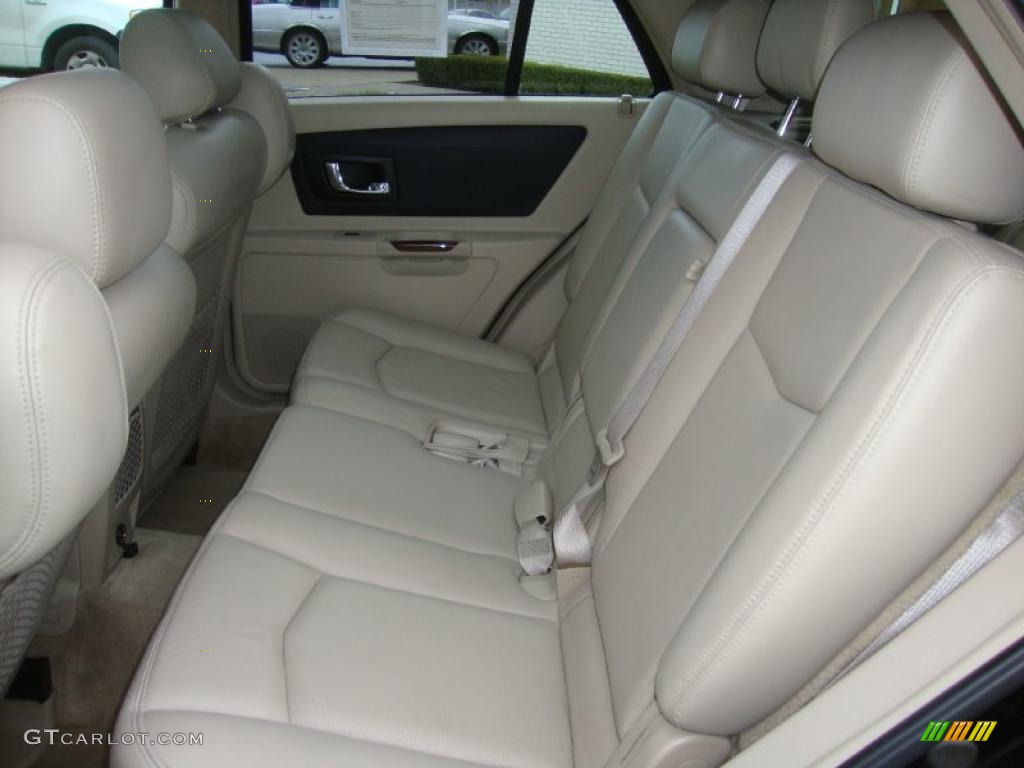 Light Neutral Interior 2004 Cadillac SRX V8 Photo #38904422