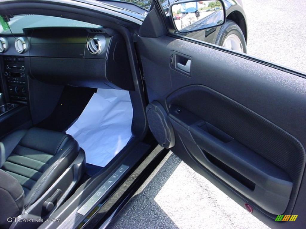 2008 Ford Mustang GT Premium Coupe Dark Charcoal Door Panel Photo #38905598