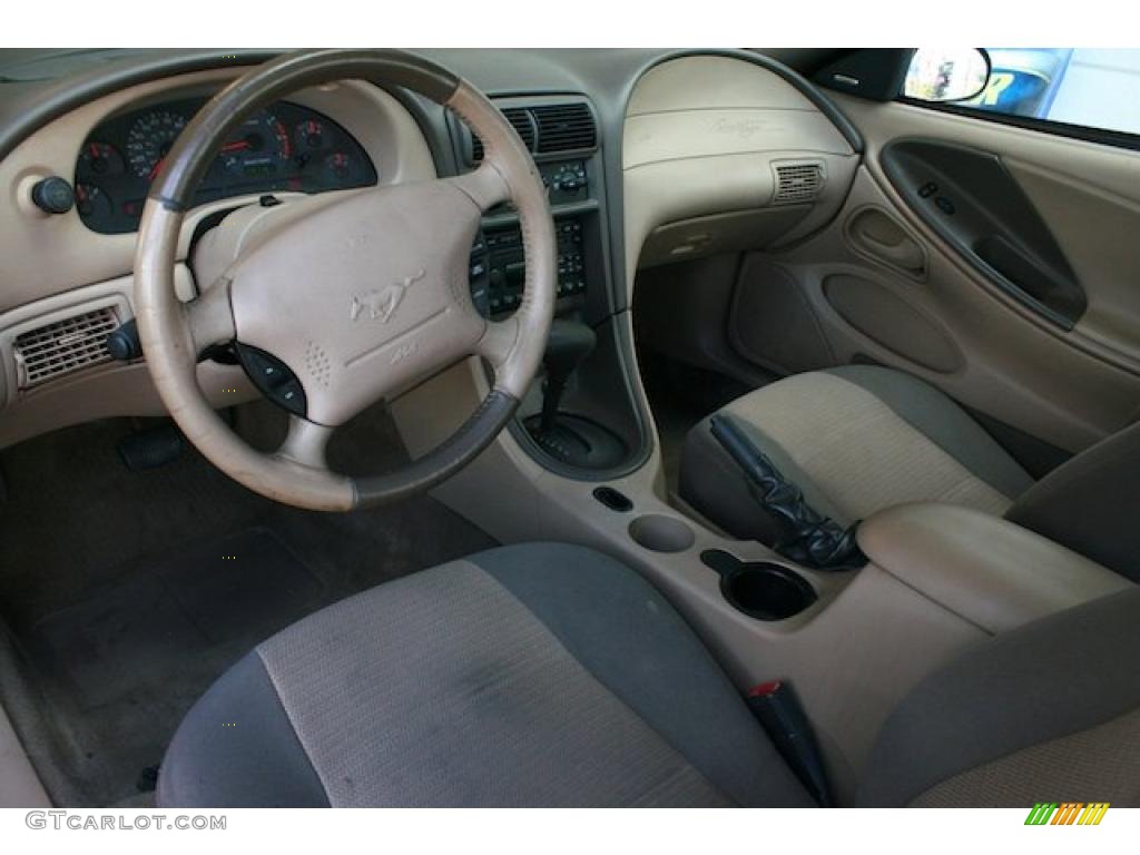 Medium Parchment Interior 2004 Ford Mustang V6 Coupe Photo #38905982