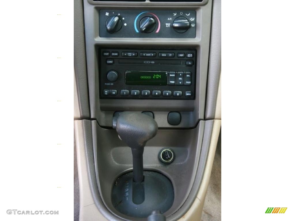 2004 Ford Mustang V6 Coupe Controls Photo #38905998