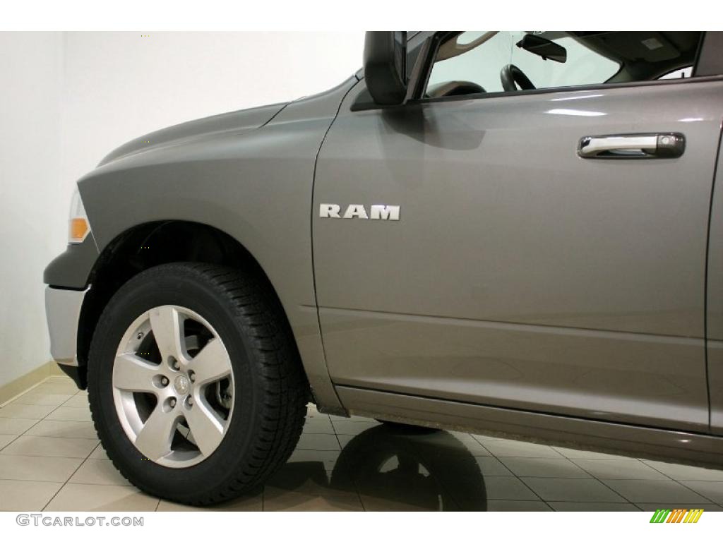 2009 Ram 1500 Big Horn Edition Quad Cab 4x4 - Mineral Gray Metallic / Dark Slate/Medium Graystone photo #23