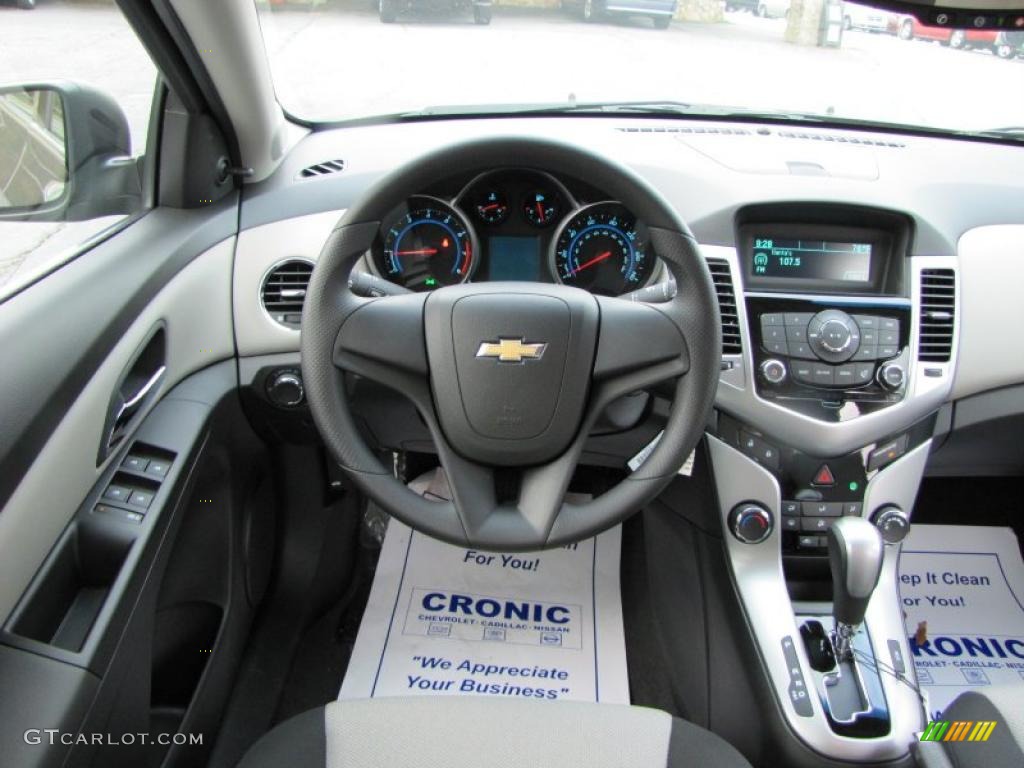 2011 Chevrolet Cruze LS dashboard Photo #38908414