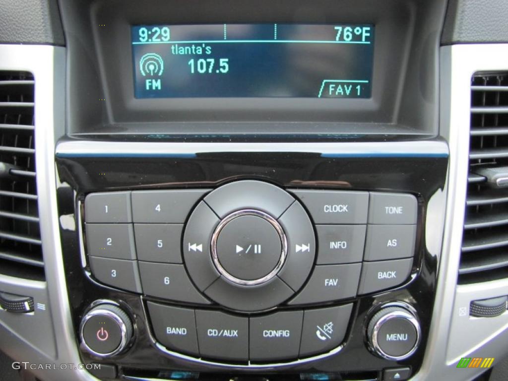 2011 Chevrolet Cruze LS Controls Photo #38908450