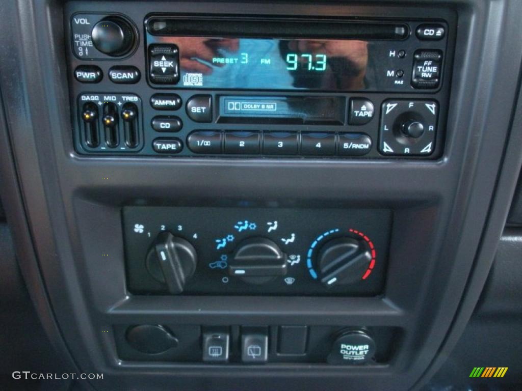 2001 Jeep Cherokee Sport Controls Photo #38909582