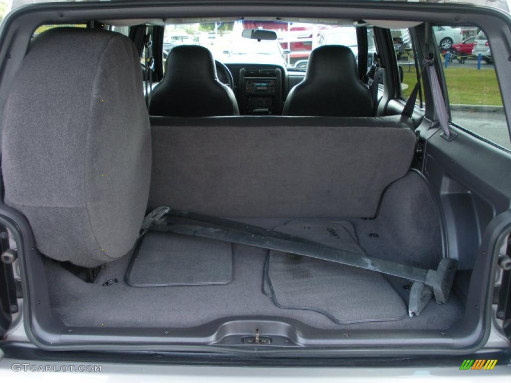 2001 Jeep Cherokee Sport Trunk Photo #38909594