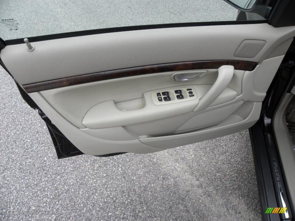 2004 Volvo S80 2.9 Light Sand Door Panel Photo #38912678