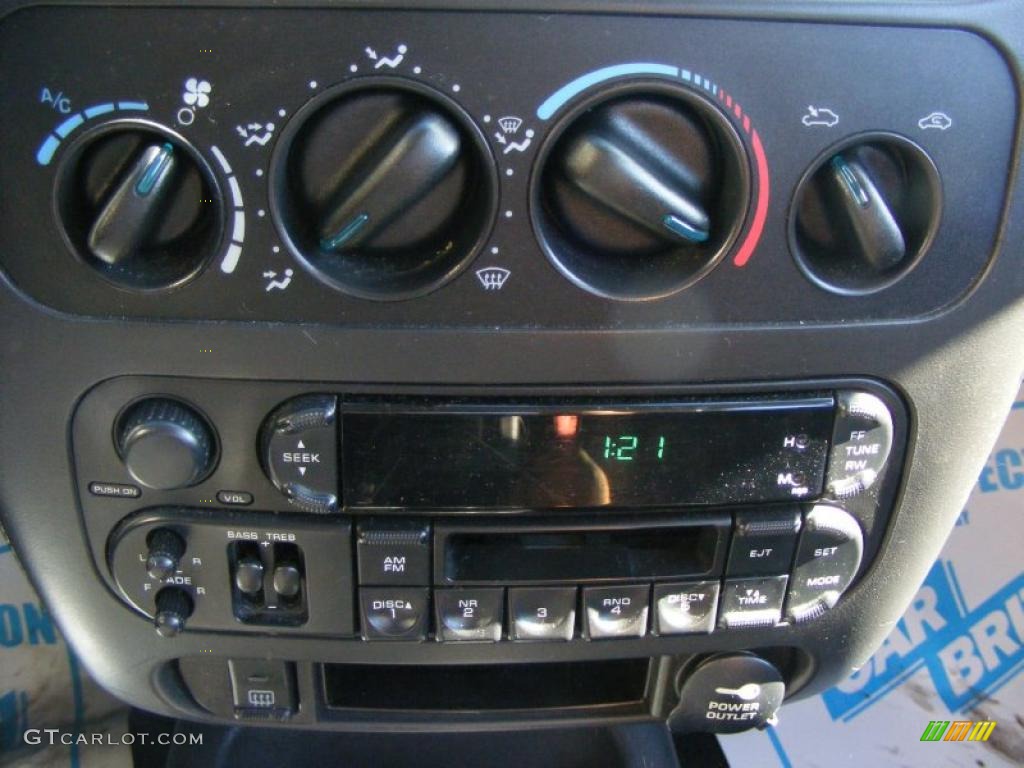 2003 Dodge Neon SE Controls Photo #38912682