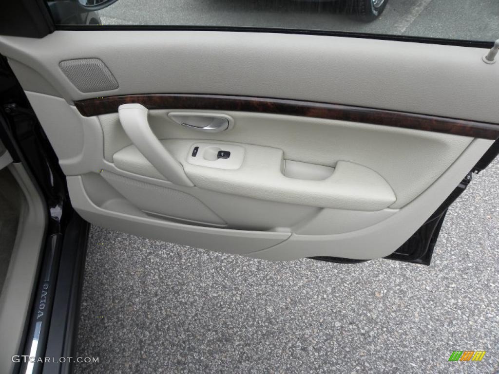 2004 Volvo S80 2.9 Light Sand Door Panel Photo #38912714