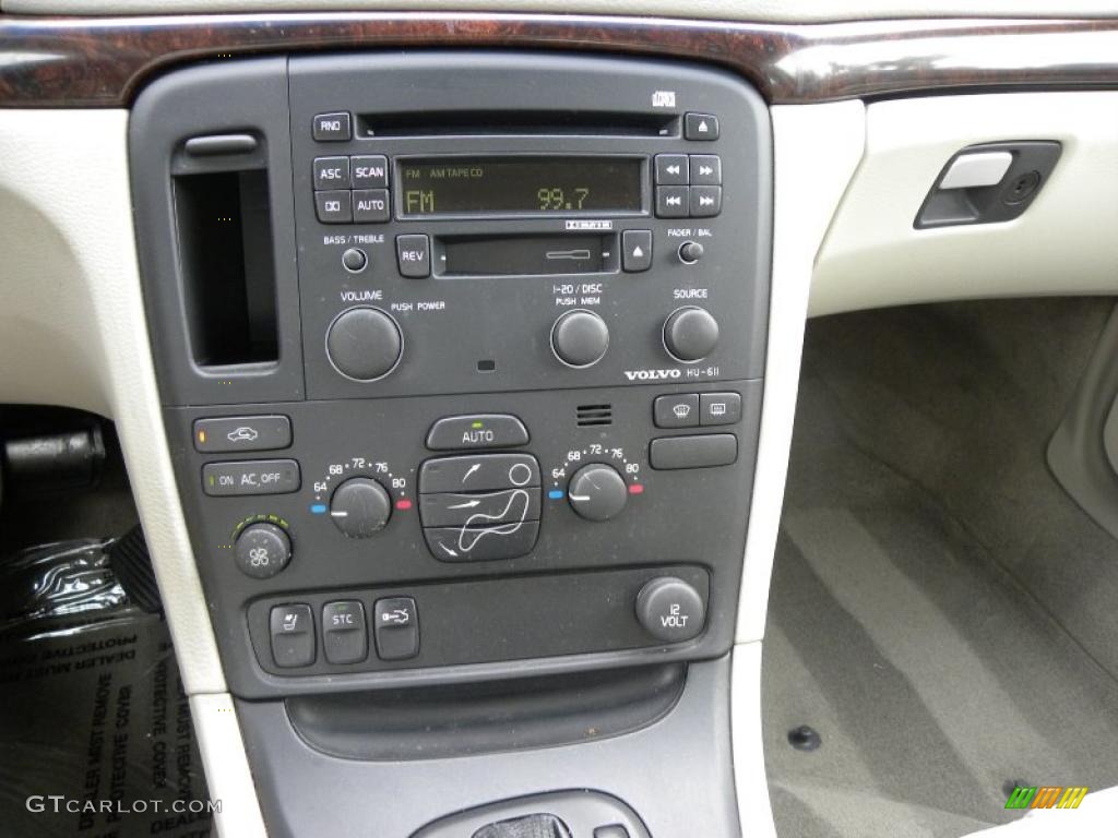 2004 Volvo S80 2.9 Controls Photo #38912810