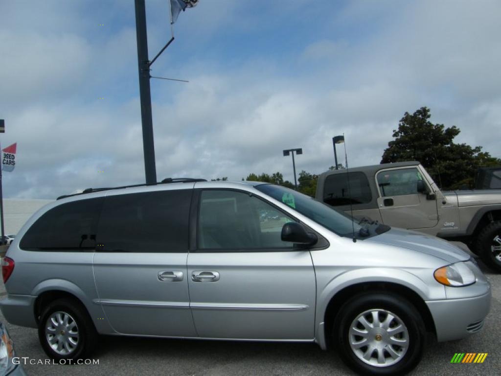 2002 Town & Country LX - Bright Silver Metallic / Sandstone photo #6