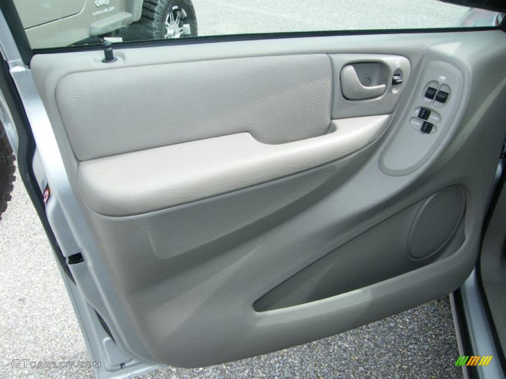 2002 Chrysler Town & Country LX Sandstone Door Panel Photo #38913790