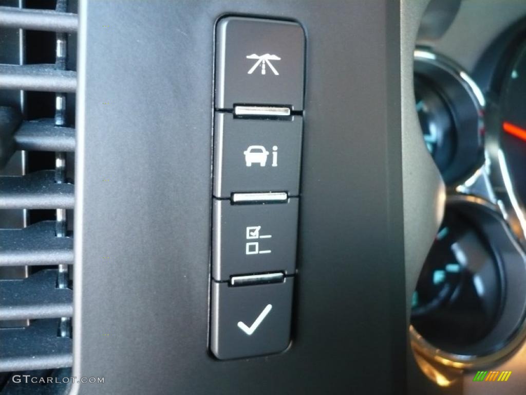 2009 Chevrolet Silverado 2500HD LT Extended Cab 4x4 Controls Photo #38914574