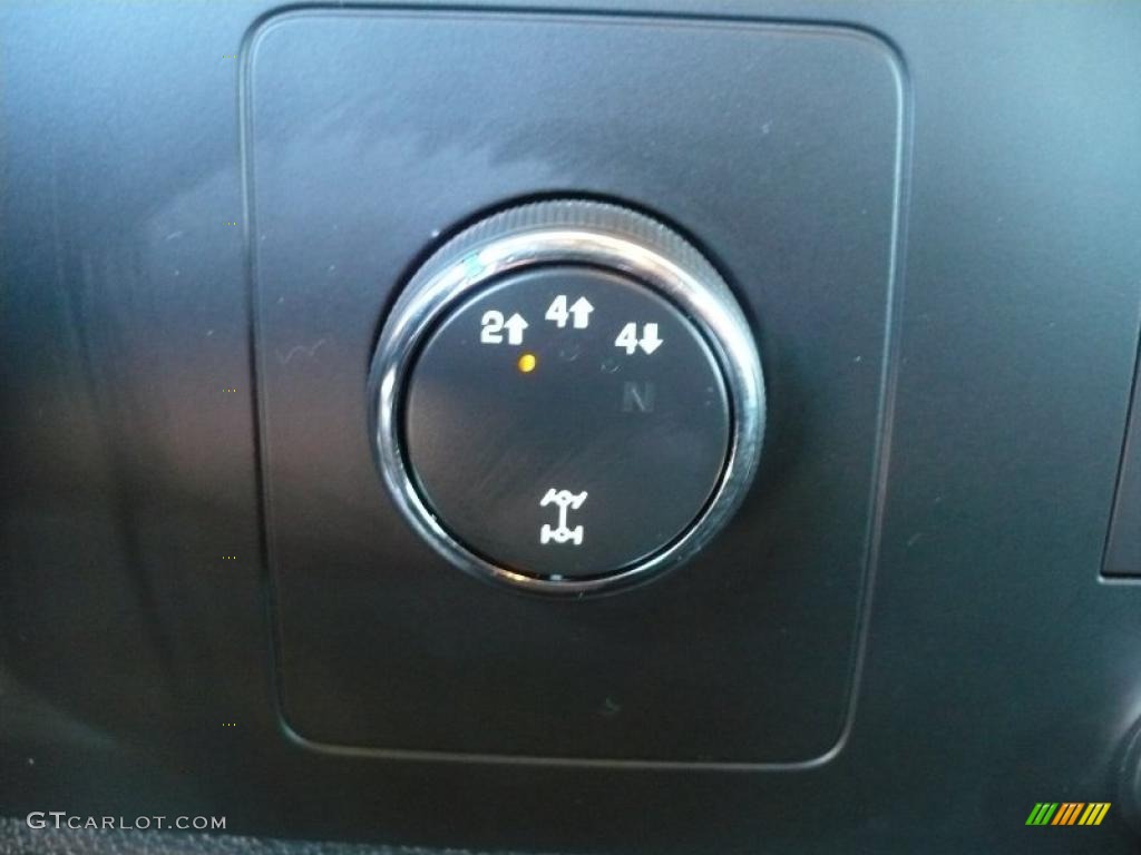 2009 Chevrolet Silverado 2500HD LT Extended Cab 4x4 Controls Photo #38914590