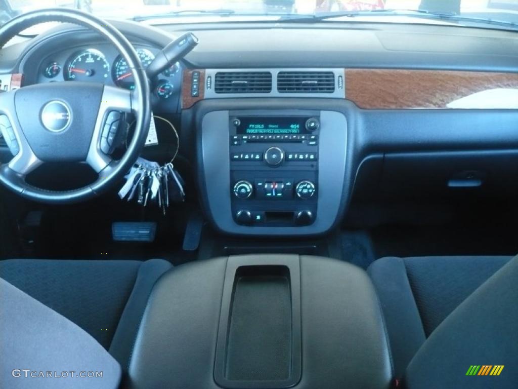 2008 GMC Yukon SLE 4x4 Dashboard Photos