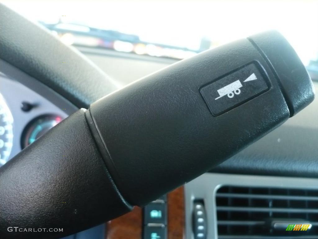 2008 GMC Yukon SLE 4x4 Controls Photo #38915202