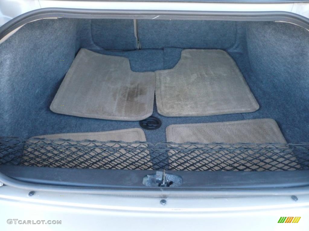 2002 Chevrolet Impala Standard Impala Model Trunk Photo #38915730