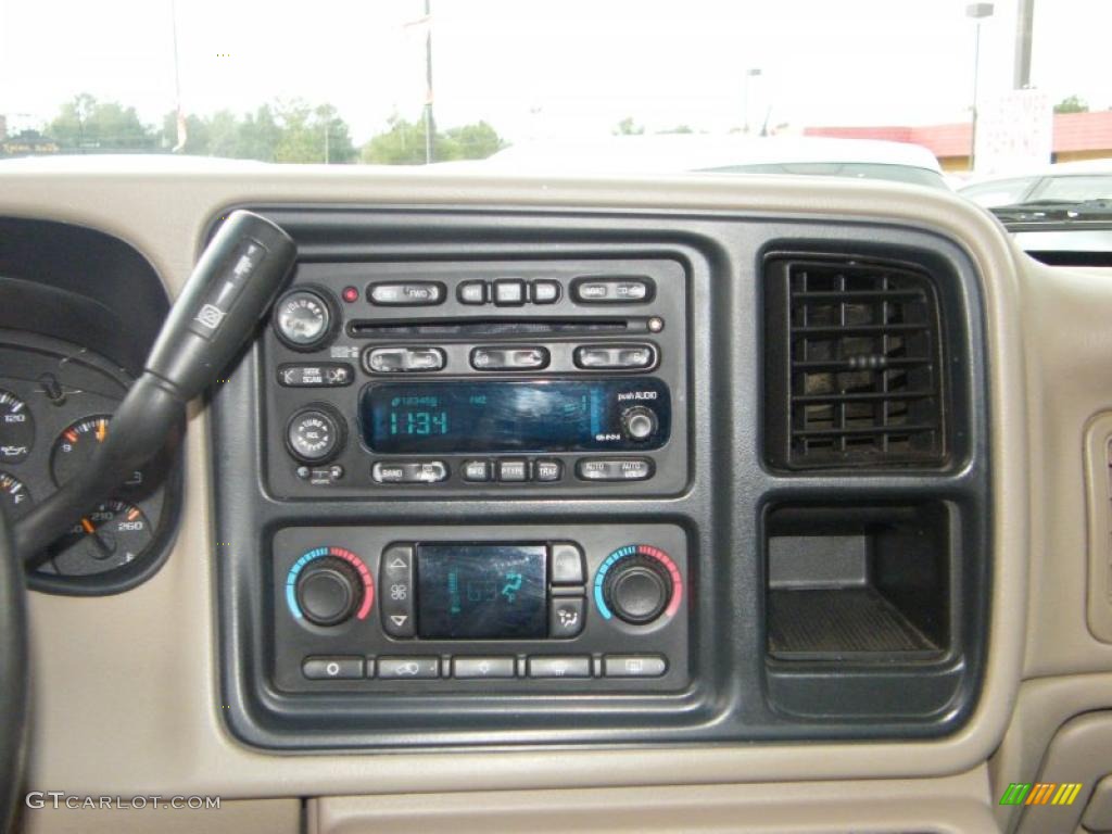 2003 Chevrolet Silverado 2500HD LT Crew Cab 4x4 Controls Photo #38916254