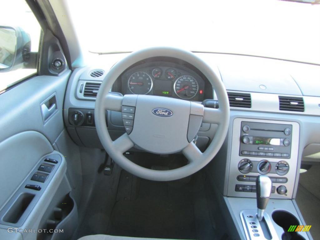 2005 Ford Five Hundred SE Shale Grey Steering Wheel Photo #38919294