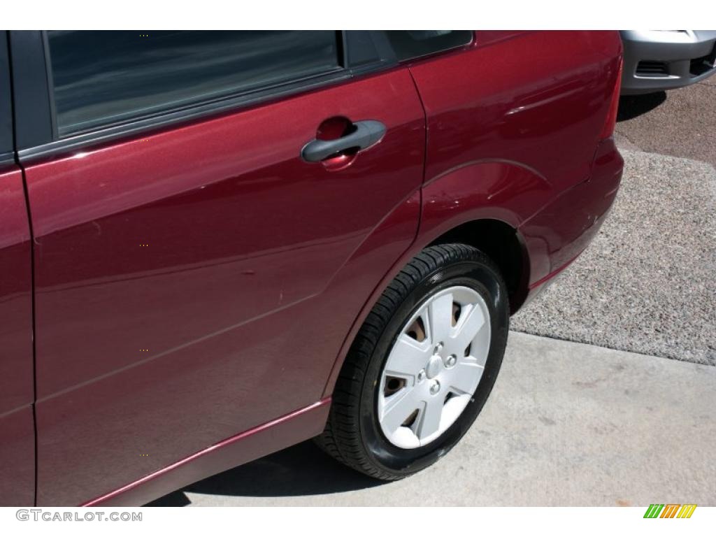 2007 Focus ZX4 S Sedan - Dark Toreador Red Metallic / Charcoal/Light Flint photo #20