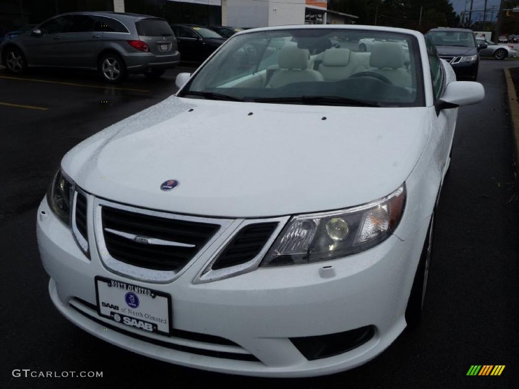 Arctic White Saab 9-3