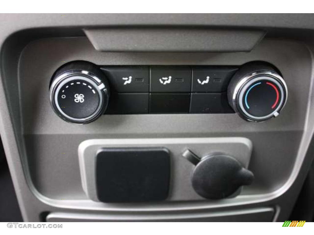 2009 Ford Flex SE Controls Photo #38922382