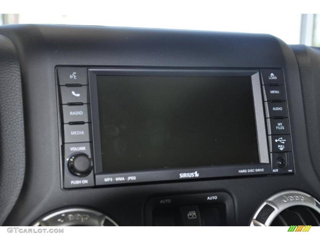 2011 Jeep Wrangler Unlimited Sahara 4x4 Controls Photo #38923026