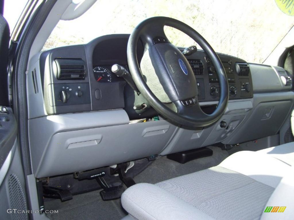 2005 Ford F250 Super Duty XLT SuperCab 4x4 Medium Flint Dashboard Photo #38924758