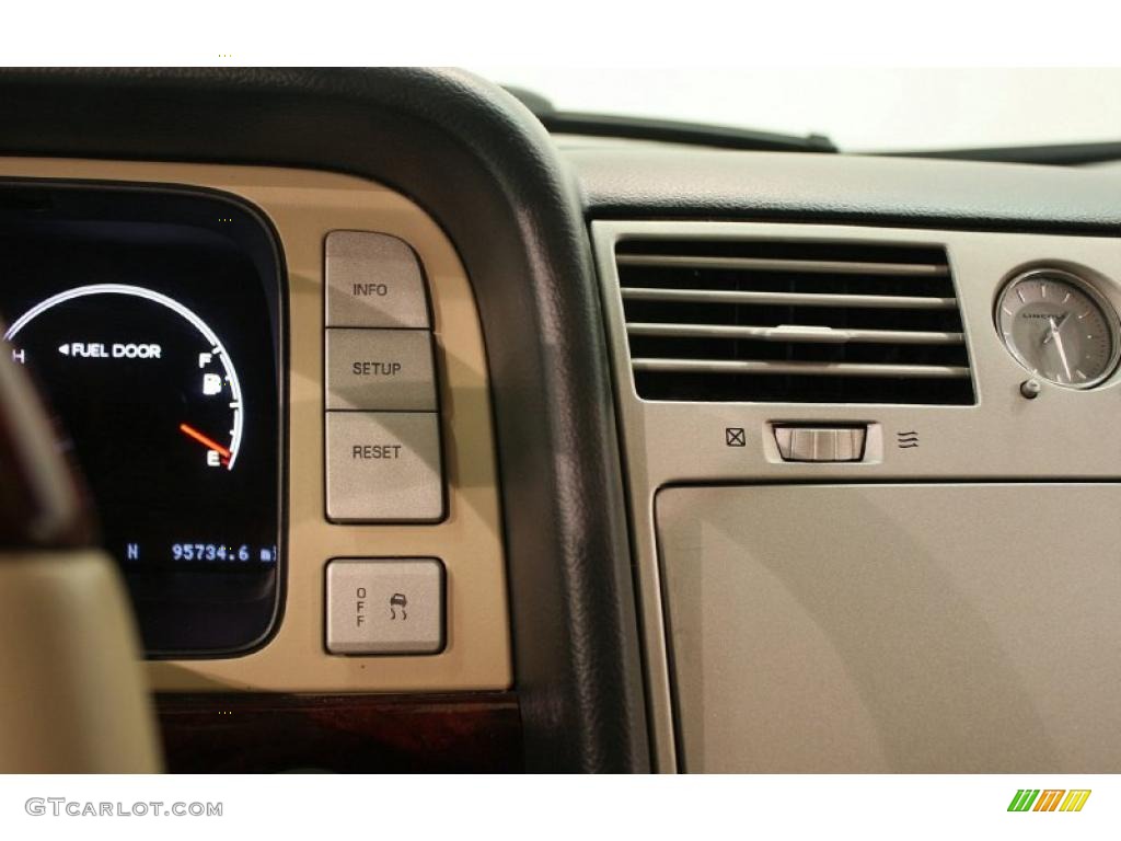2005 Lincoln Navigator Ultimate 4x4 Controls Photo #38926886