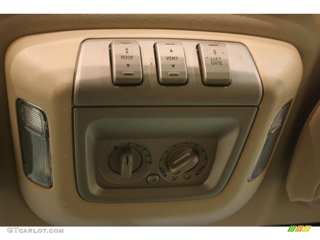 2005 Lincoln Navigator Ultimate 4x4 Controls Photo #38926902