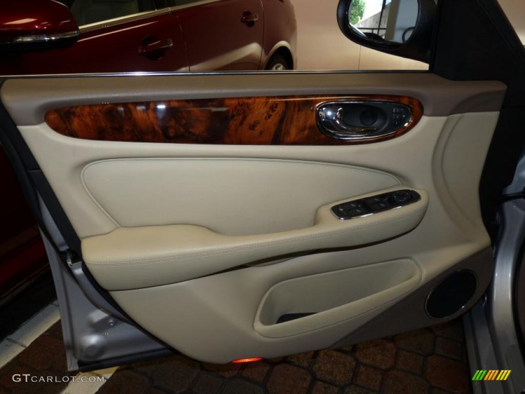 2006 Jaguar XJ XJ8 Champagne Door Panel Photo #38927030