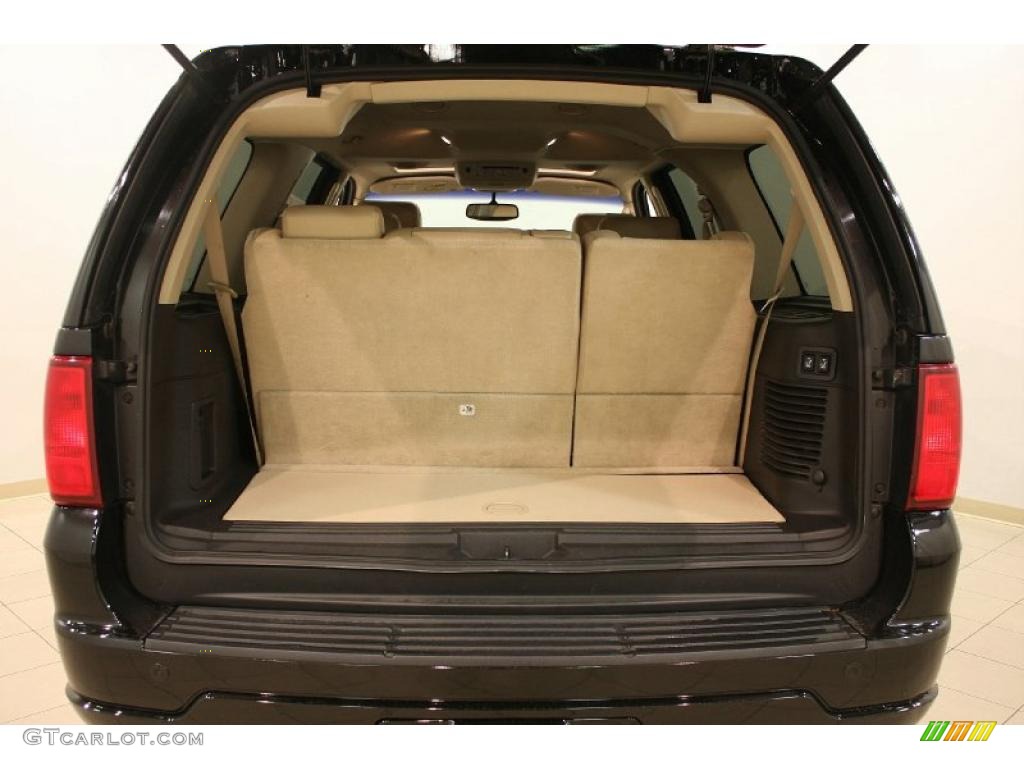 2005 Lincoln Navigator Ultimate 4x4 Trunk Photo #38927182