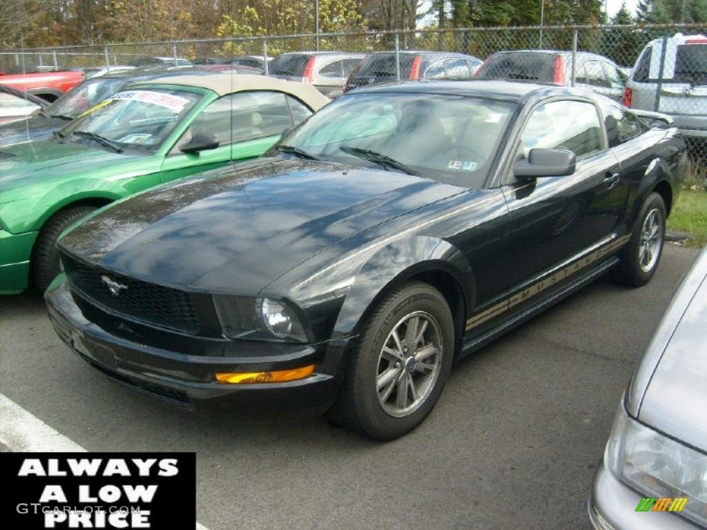 2005 Mustang V6 Deluxe Coupe - Black / Medium Parchment photo #3