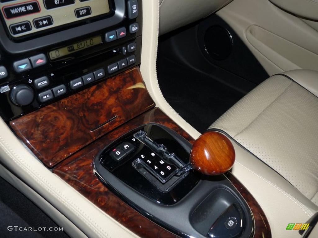 2008 Jaguar XJ Vanden Plas Controls Photo #38928174