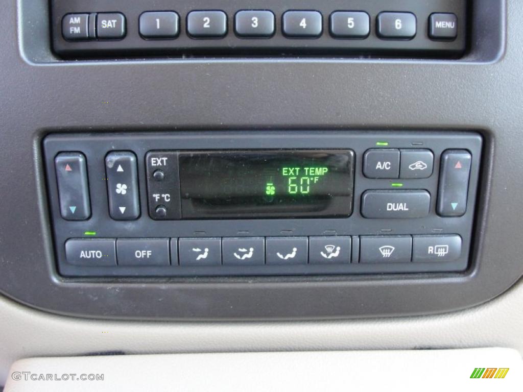 2004 Ford Expedition Eddie Bauer Controls Photo #38928222