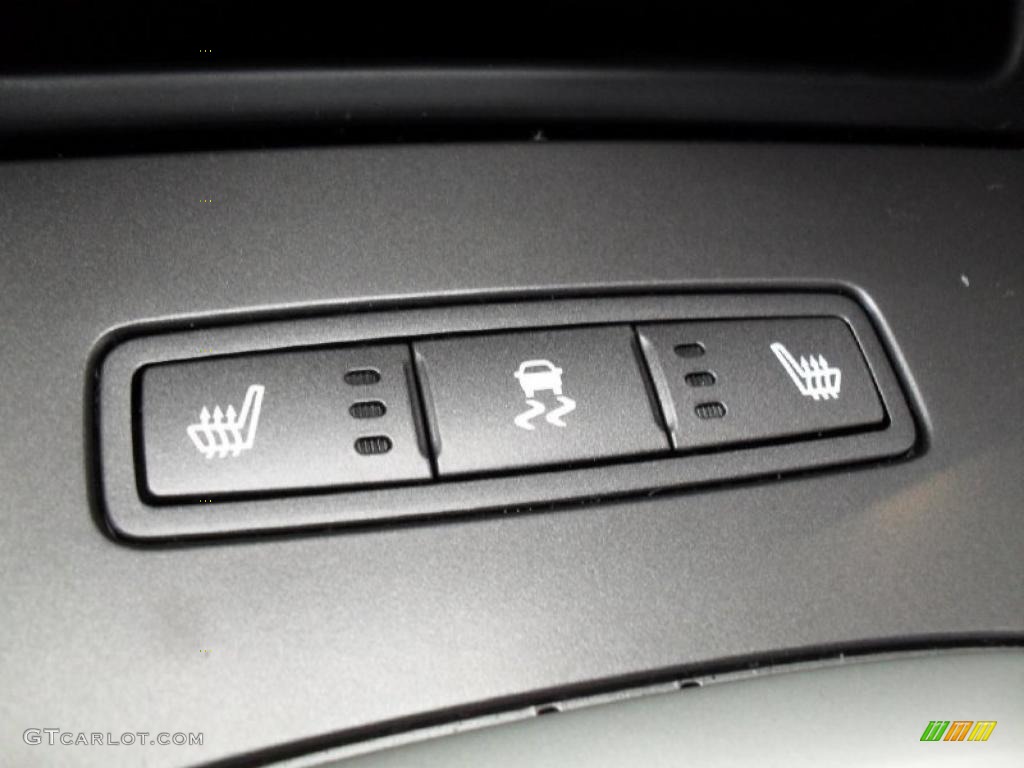2009 Pontiac G8 GT Controls Photo #38928818