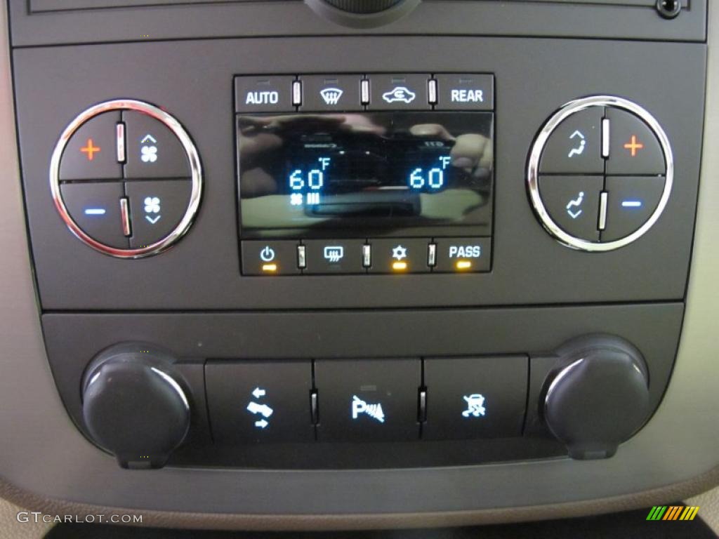 2011 GMC Yukon SLT Controls Photos