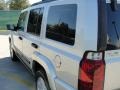 2006 Bright Silver Metallic Jeep Commander   photo #5