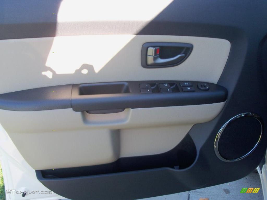 2011 Kia Soul ! Sand/Black Houndstooth Cloth Door Panel Photo #38930626