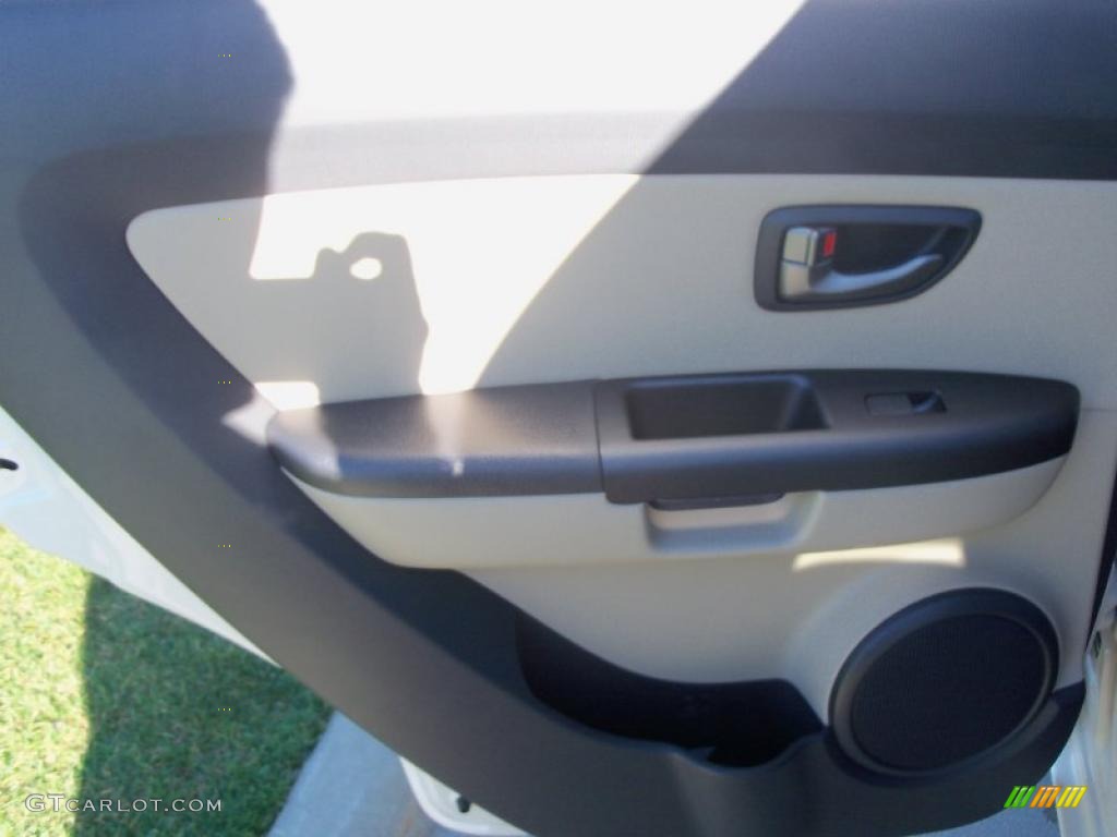 2011 Kia Soul ! Sand/Black Houndstooth Cloth Door Panel Photo #38930637