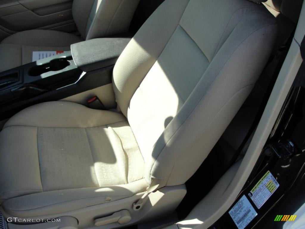 2007 Mustang V6 Deluxe Coupe - Performance White / Medium Parchment photo #27