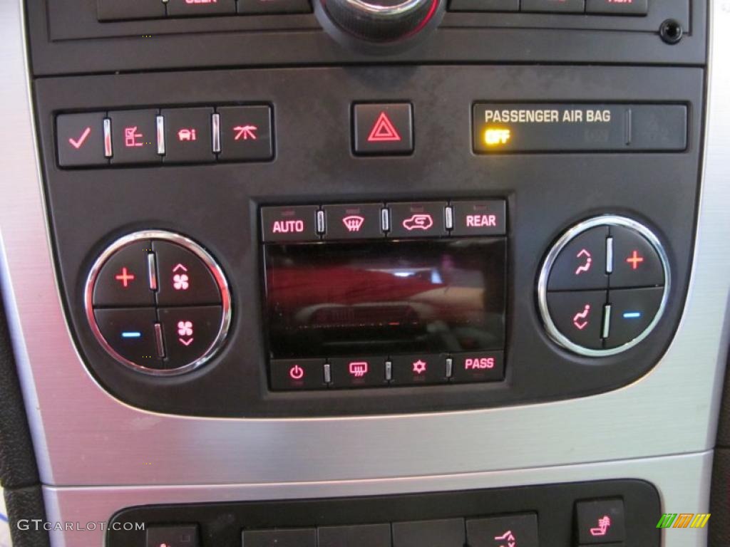 2009 GMC Acadia SLT Controls Photo #38932158