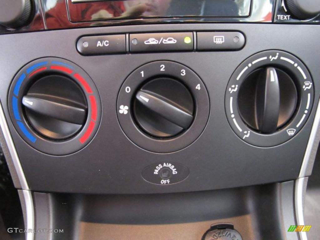 2008 Mazda MAZDA6 i Touring Hatchback Controls Photos